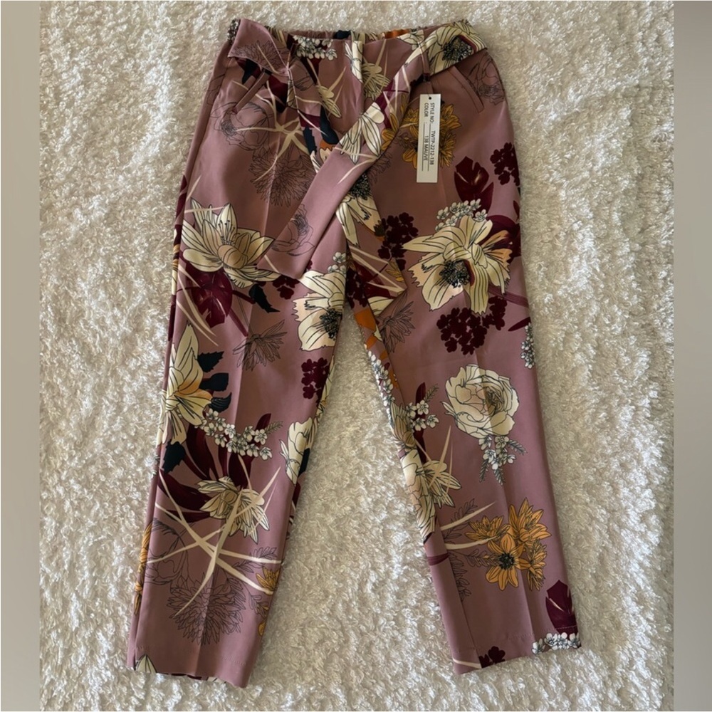 Floral Print Mauve Ankle Pants.